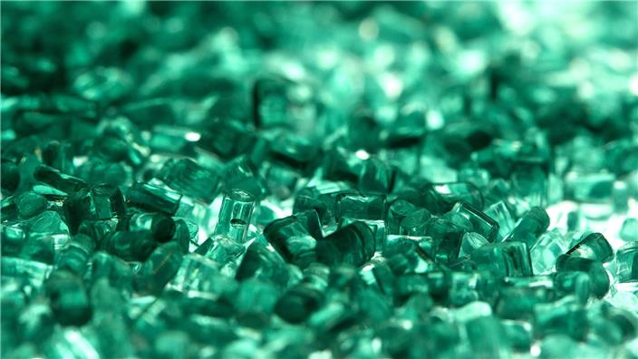 Recyclage des bouteilles en plastique à Limay